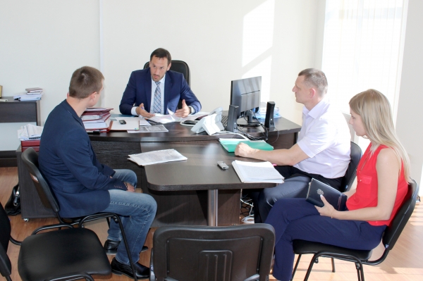 Консультирование граждан по комплексным вопросам — неотъемлемая часть работы Госкомрегистра — Александр Спиридонов - «Госкомрегистр»