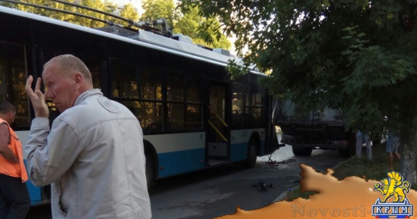 В Симферополе троллейбус протаранил грузовик - «Новости Крыма» В Симферополе троллейбус протаранил грузовик - «Новости Крыма»