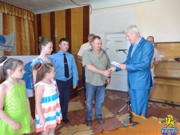 В Луганске тридцать многодетных семей получили материальную помощь (ФОТО) - «Общество Крыма»