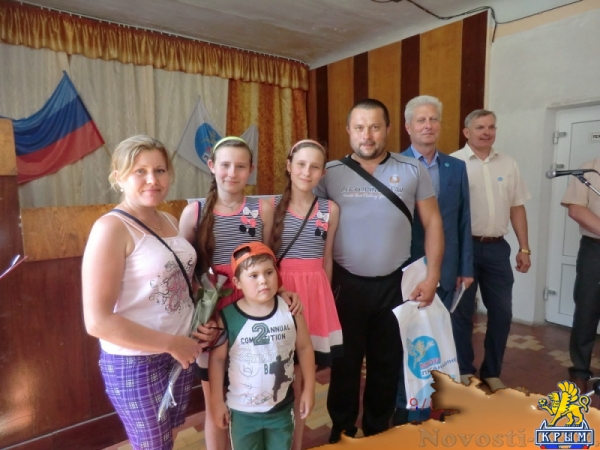 В Луганске тридцать многодетных семей получили материальную помощь (ФОТО) - «Общество Крыма»