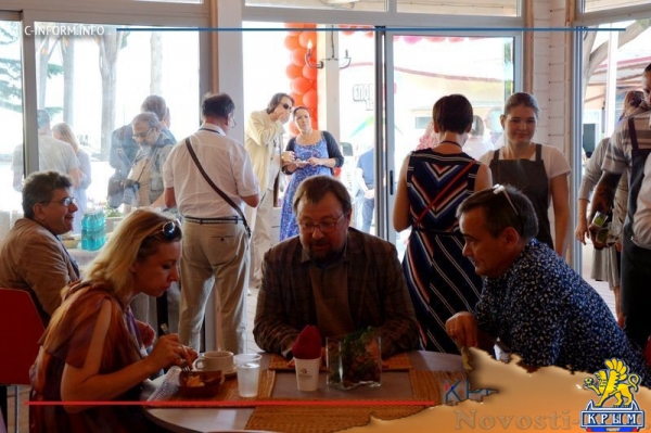 Олигарх Лебедев открыл на набережной Алушты антимакдоналдс (ФОТО, ВИДЕО) - «Политика Крыма»