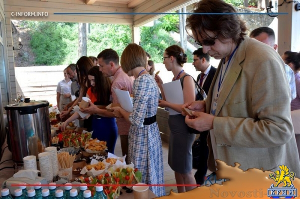 Олигарх Лебедев открыл на набережной Алушты антимакдоналдс (ФОТО, ВИДЕО) - «Политика Крыма»
