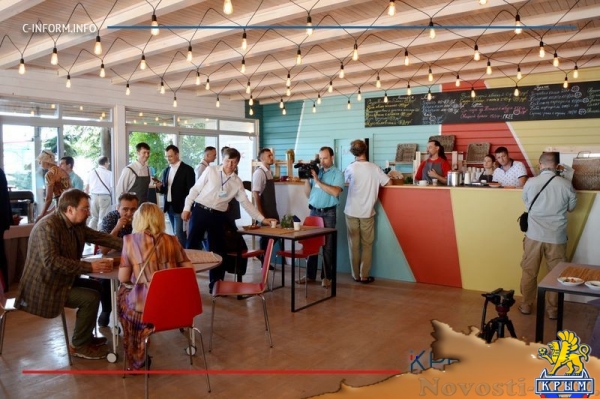 Олигарх Лебедев открыл на набережной Алушты антимакдоналдс (ФОТО, ВИДЕО) - «Политика Крыма»