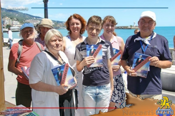 Писатель Евгений Белоусов представил свою книгу об Айвазовском на фестивале «Книжные аллеи» (ФОТО) - «Общество Крыма»