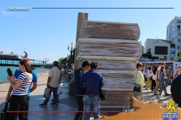 Писатель Евгений Белоусов представил свою книгу об Айвазовском на фестивале «Книжные аллеи» (ФОТО) - «Общество Крыма»