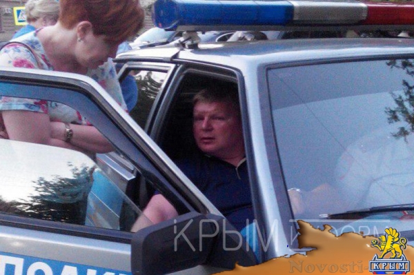 Нетрезвый экс-депутат стал участником ДТП в пешеходном центре Симферополя (ФОТО, ВИДЕО) - «Политика Крыма»