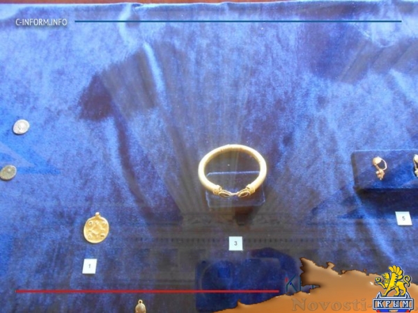 ФСБ представила в Центральном музее Тавриды изъятые у «черных археологов» ценности (ФОТО, ВИДЕО) - «70 лет Победы»