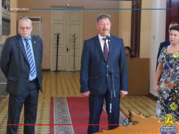 ФСБ представила в Центральном музее Тавриды изъятые у «черных археологов» ценности (ФОТО, ВИДЕО) - «70 лет Победы»