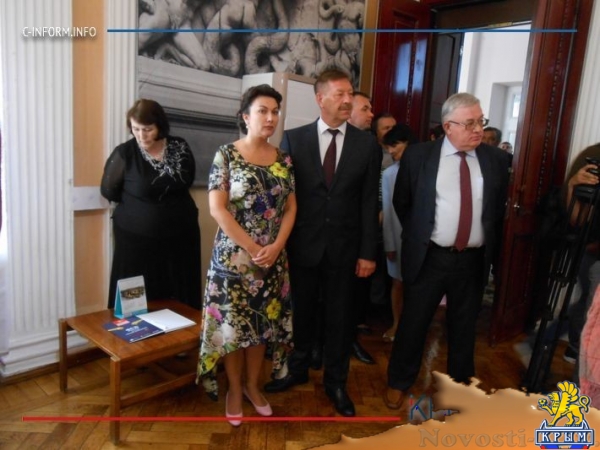 ФСБ представила в Центральном музее Тавриды изъятые у «черных археологов» ценности (ФОТО, ВИДЕО) - «70 лет Победы»