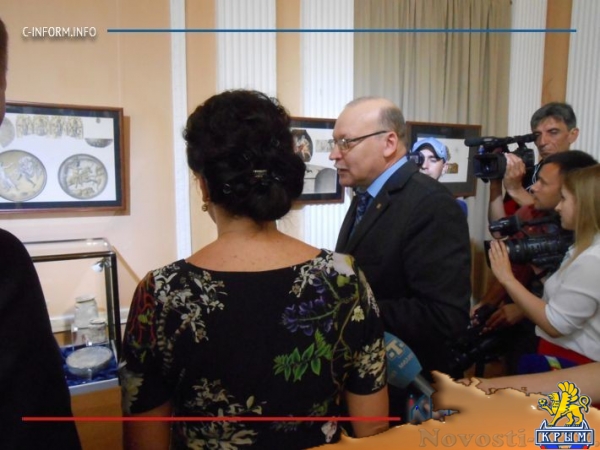 ФСБ представила в Центральном музее Тавриды изъятые у «черных археологов» ценности (ФОТО, ВИДЕО) - «70 лет Победы»