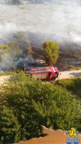 В Керчи выгорела сухая трава - «Керчь» В Керчи выгорела сухая трава - «Керчь»