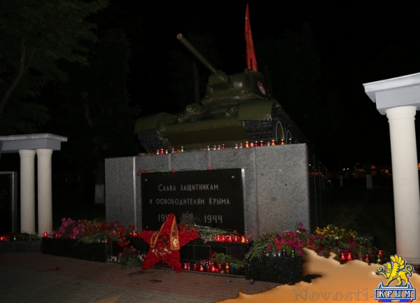 Полицейские пронесли по центру Симферополя 1,5 тысячи зажженных свечей (ФОТО) - «Симферополь»