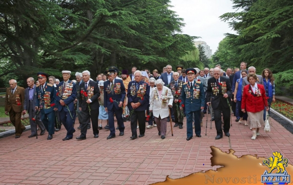 В день памяти и скорби в Симферополе возложили цветы к могиле Неизвестного солдата (ФОТО) - «Симферополь»