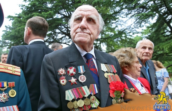 В день памяти и скорби в Симферополе возложили цветы к могиле Неизвестного солдата (ФОТО) - «Симферополь»