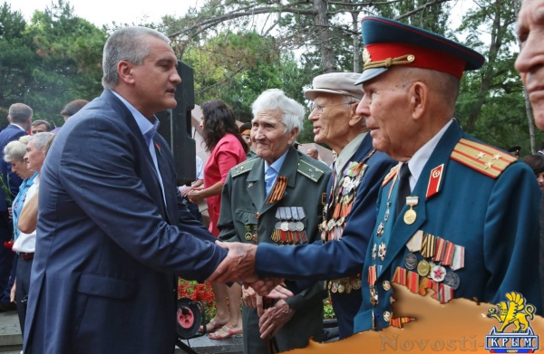 В день памяти и скорби в Симферополе возложили цветы к могиле Неизвестного солдата (ФОТО) - «Симферополь»