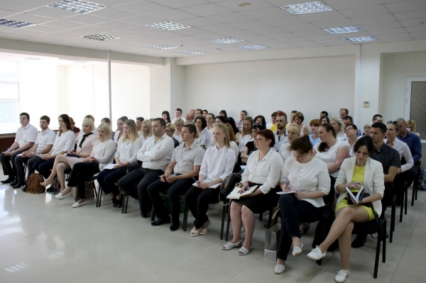 С целью улучшения качества приема документов у заявителей в МФЦ специалисты Госкомрегистра провели обучающий семинар - «Госкомрегистр»