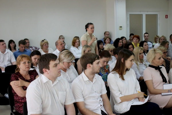 С целью улучшения качества приема документов у заявителей в МФЦ специалисты Госкомрегистра провели обучающий семинар - «Госкомрегистр»