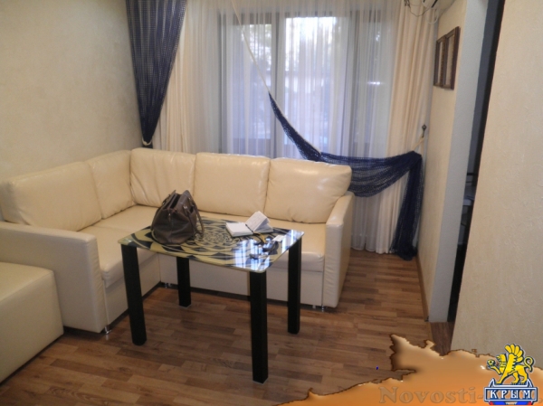 Отдых в Алуште. Упакованная трешка по ул. Ленина №28 Отдых в Крыму 2017 - жильё в Крыму без посредников - «Отдых в Алуште»