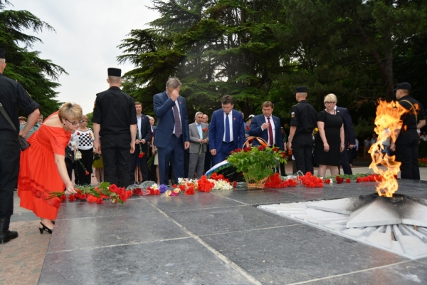 В крымской столице прошли мероприятия, посвященные Дню памяти и скорби - «Правам человека» В крымской столице прошли мероприятия, посвященные Дню памяти и скорби - «Правам человека»