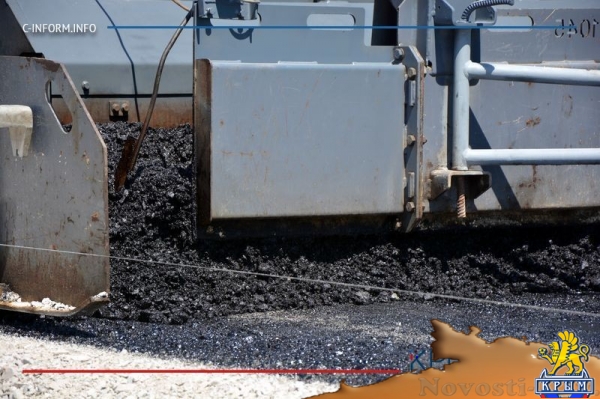 Строители уложили первый асфальт на километровом участке трассы Дубки – Левадки под Симферополем (ФОТО, ВИДЕО) - «Культура Крыма»