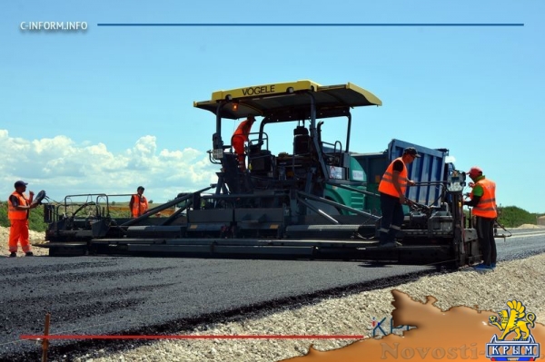 Строители уложили первый асфальт на километровом участке трассы Дубки – Левадки под Симферополем (ФОТО, ВИДЕО) - «Культура Крыма»