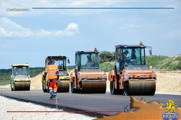 Строители уложили первый асфальт на километровом участке трассы Дубки – Левадки под Симферополем (ФОТО, ВИДЕО) - «Культура Крыма»