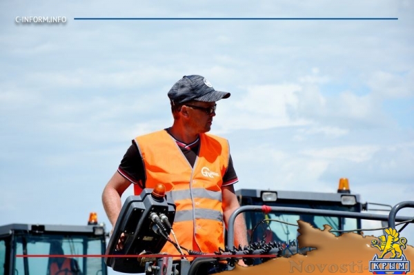 Строители уложили первый асфальт на километровом участке трассы Дубки – Левадки под Симферополем (ФОТО, ВИДЕО) - «Культура Крыма»