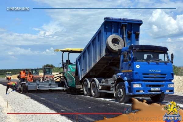 Строители уложили первый асфальт на километровом участке трассы Дубки – Левадки под Симферополем (ФОТО, ВИДЕО) - «Культура Крыма»