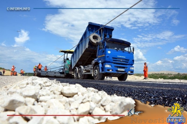 Строители уложили первый асфальт на километровом участке трассы Дубки – Левадки под Симферополем (ФОТО, ВИДЕО) - «Культура Крыма»