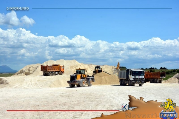 Строители уложили первый асфальт на километровом участке трассы Дубки – Левадки под Симферополем (ФОТО, ВИДЕО) - «Культура Крыма»