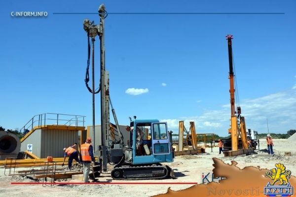 Строители уложили первый асфальт на километровом участке трассы Дубки – Левадки под Симферополем (ФОТО, ВИДЕО) - «Культура Крыма»