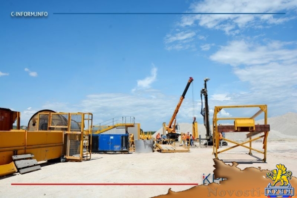 Строители уложили первый асфальт на километровом участке трассы Дубки – Левадки под Симферополем (ФОТО, ВИДЕО) - «Культура Крыма»