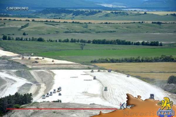 Строители уложили первый асфальт на километровом участке трассы Дубки – Левадки под Симферополем (ФОТО, ВИДЕО) - «Культура Крыма»