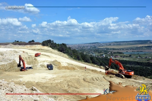 Строители уложили первый асфальт на километровом участке трассы Дубки – Левадки под Симферополем (ФОТО, ВИДЕО) - «Культура Крыма»
