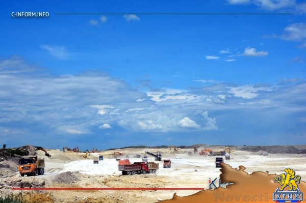 Строители уложили первый асфальт на километровом участке трассы Дубки – Левадки под Симферополем (ФОТО, ВИДЕО) - «Культура Крыма»