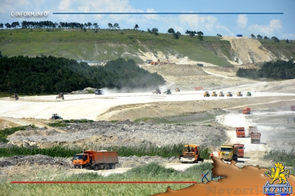 Строители уложили первый асфальт на километровом участке трассы Дубки – Левадки под Симферополем (ФОТО, ВИДЕО) - «Культура Крыма»