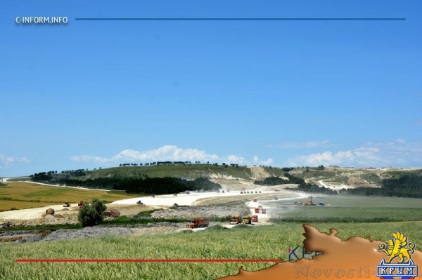 Строители уложили первый асфальт на километровом участке трассы Дубки – Левадки под Симферополем (ФОТО, ВИДЕО) - «Культура Крыма»