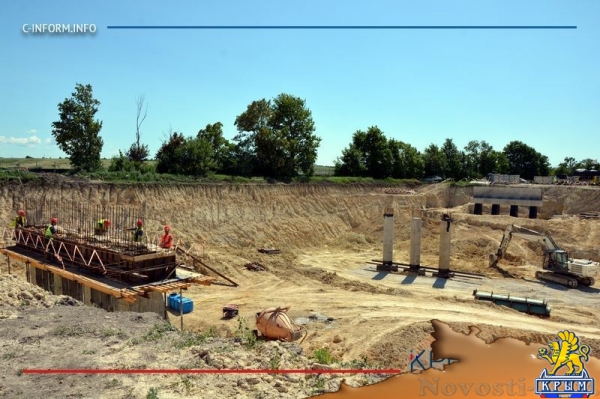 Строители уложили первый асфальт на километровом участке трассы Дубки – Левадки под Симферополем (ФОТО, ВИДЕО) - «Культура Крыма»