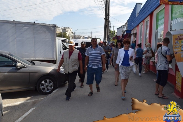 Стихийщики заняли предоставленные властями Симферополя 50 мест на Центральном рынке (ФОТО) - «Культура Крыма»