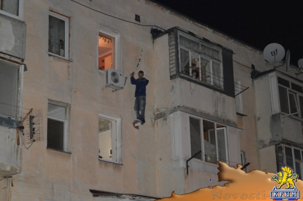 В Севастополе спасли мужчину, который застрял между этажами многоэтажки (ФОТО)  - «Происшествия»