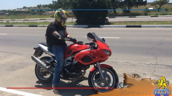 Крыминформ подарил 20 л бензина мотоциклисту из ролика с дерзким нарушителем (ФОТО, ВИДЕО) - «Политика Крыма»