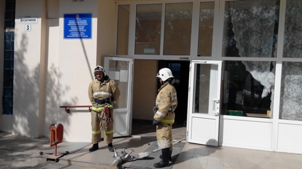 Сотрудники ГКУ РК «Пожарная охрана Республики Крым» провели пожарно-тактическое занятие на объекте образования городского округа Феодосия - «МЧС» Сотрудники ГКУ РК «Пожарная охрана Республики Крым» провели пожарно-тактическое занятие на объекте образования городского округа Феодосия - «МЧС»