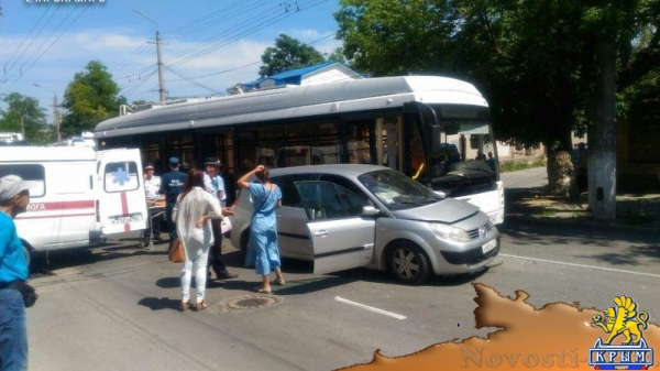 Пассажир троллейбуса получила травмы в ДТП на улице Симферополя - «Новости Крыма»