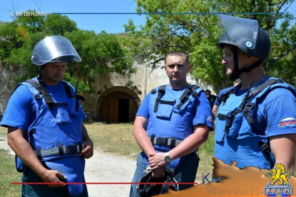 Отголоски войны: пиротехники «Лидера» разминируют крепость у Крымского моста - «70 лет Победы»