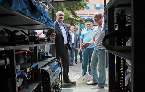 Глава Республики Крым Сергей Аксенов наградил специалистов Центра Лидер МЧС России и оценил новое техническое оснащение - «МЧС»