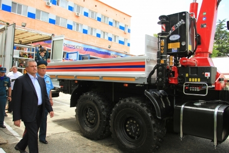 Глава Республики Крым Сергей Аксенов наградил специалистов Центра Лидер МЧС России и оценил новое техническое оснащение - «МЧС»