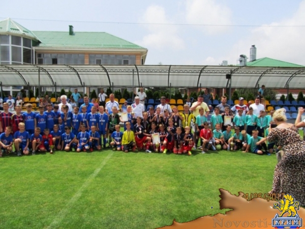 Керченские футболисты не смогли попасть в призеры - «Керчь» Керченские футболисты не смогли попасть в призеры - «Керчь»