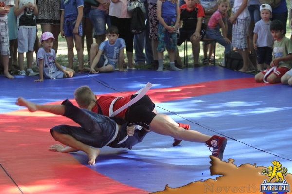 Спортсмен клуба «Слава» стал абсолютным чемпионом в борьбе на поясах - «Керчь»