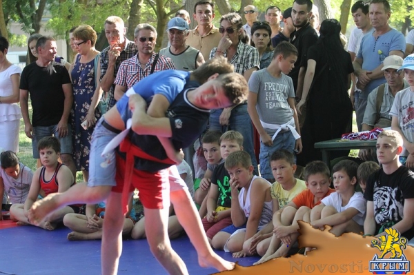 Спортсмен клуба «Слава» стал абсолютным чемпионом в борьбе на поясах - «Керчь»