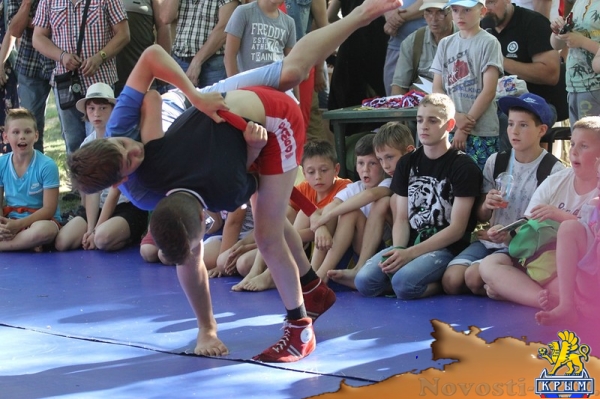 Спортсмен клуба «Слава» стал абсолютным чемпионом в борьбе на поясах - «Керчь»